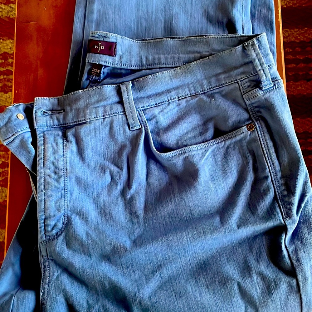 NYDJ women’s baby blue Ariel crop jeans.